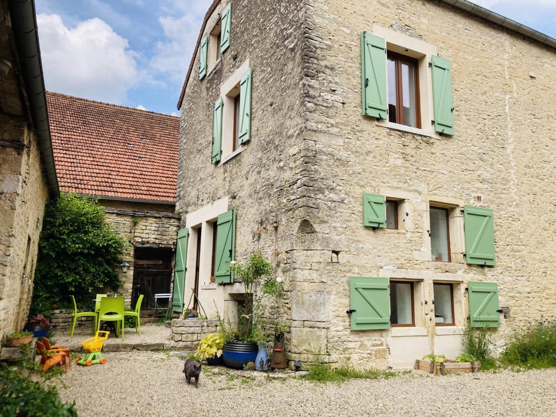 Rue De La Tour Du Pin Fontaine-Française Exterior foto
